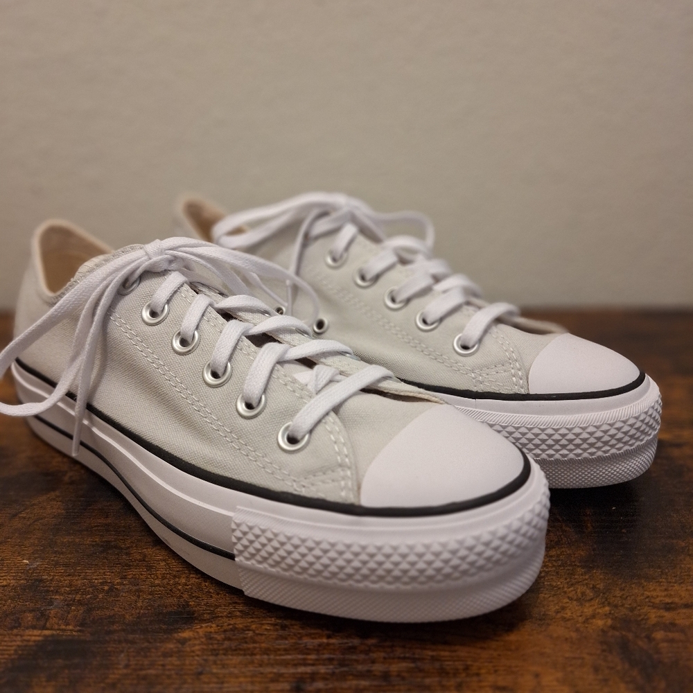 Converse Chuck Taylor All Star Lift Platform Canvas Low Top Shoe Grey Womens 8.5